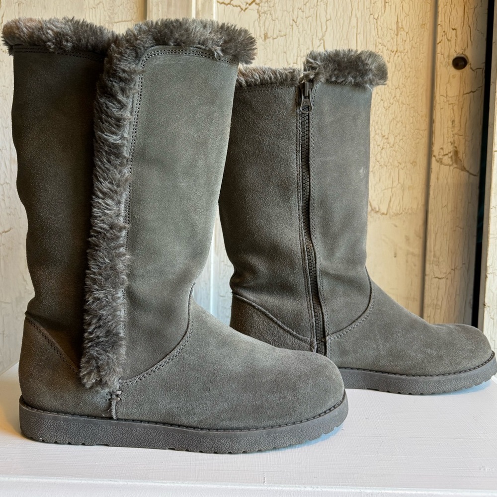 TARGET Suede Leather Faux Fur Trim Gray Winter Insulated Zipper Boots women sz 9